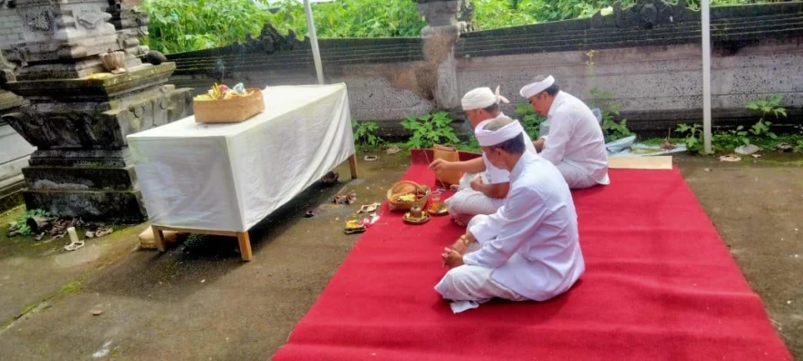 PERSEMBAHYANGAN  TUMPEK KRULUT