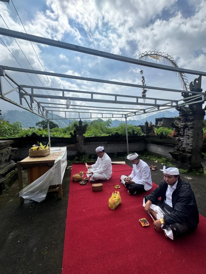 PERSEMBHYANGAN TUMPEK UYE 